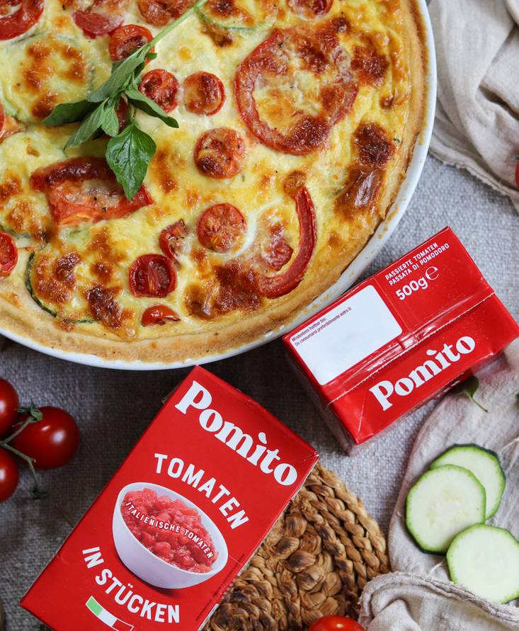 Quiche mit Tomaten und Zucchini