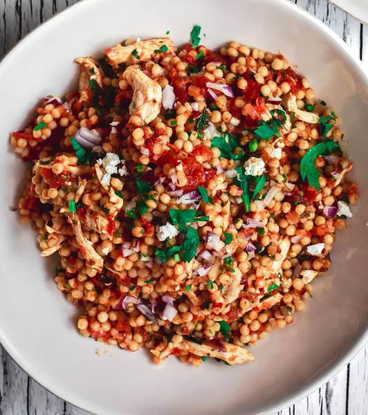 Mediterranes Couscous mit Hähnchen