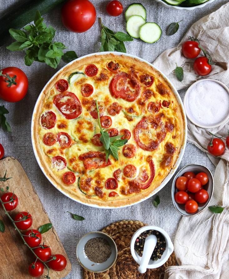 Quiche mit Tomaten und Zucchini
