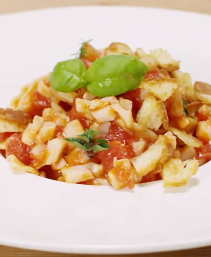 Reginette mit Gebratenen Brotkrumen und Stockfisch-Sauce